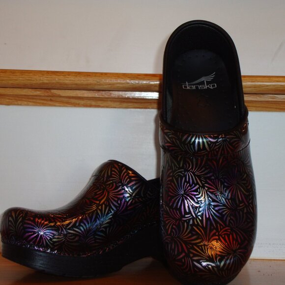 Dansko Professional Dandelion Patent Clog  6.5-7 US (37) NEW WITHOUT TAGS! - Picture 1 of 7